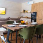 Высокий стул, Загородный отель Саянский Марал