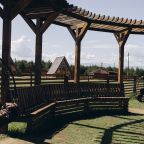 Качели, Загородный отель Саянский Марал