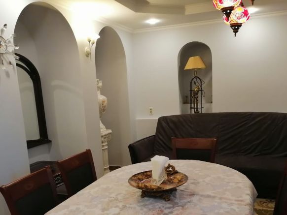 Коттедж Домик с беседкой