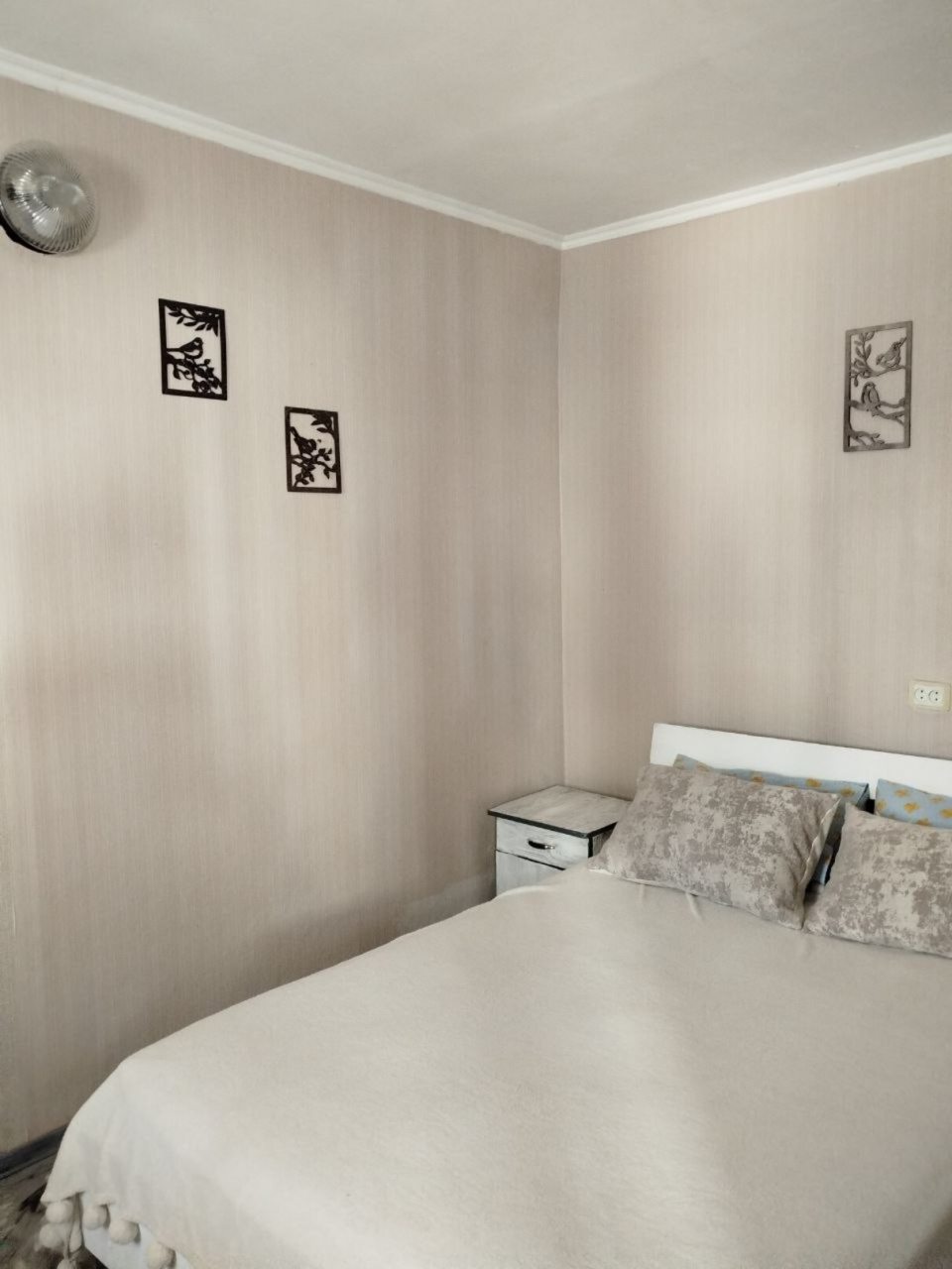 Прикроватная тумбочка