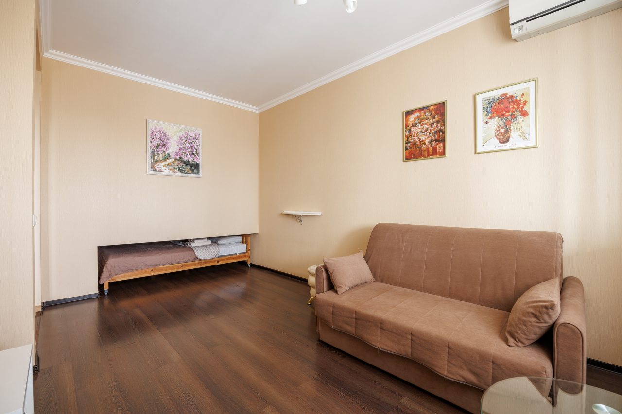 Апартаменты (МБ 166), Апартаменты Sutki Rent у Невы