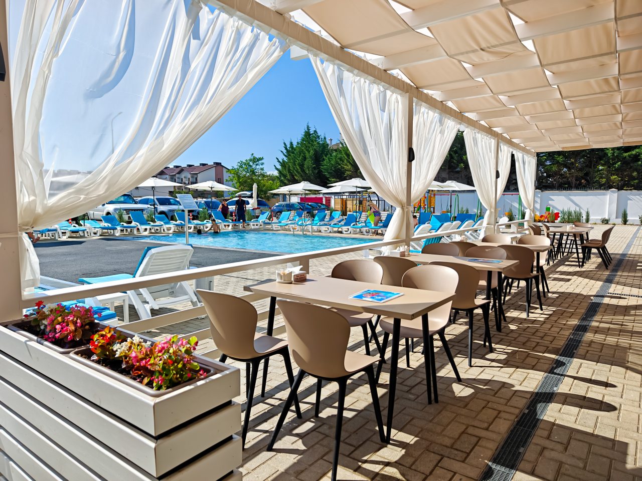 Бар у бассейна, Апарт-отель 7 Небо