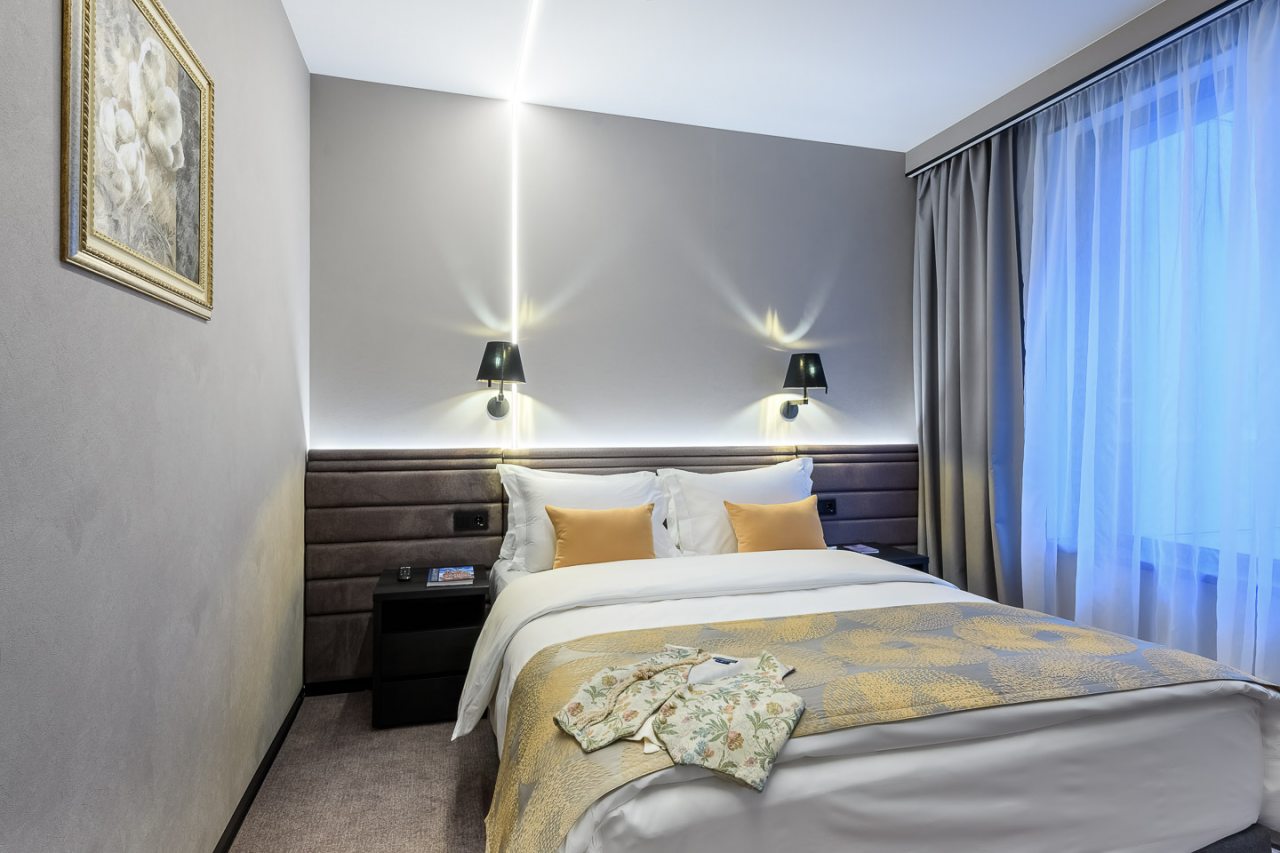 De Luxe (Делюкс двухкомнатный с видом в атриум), Отель DOMINA Пулково