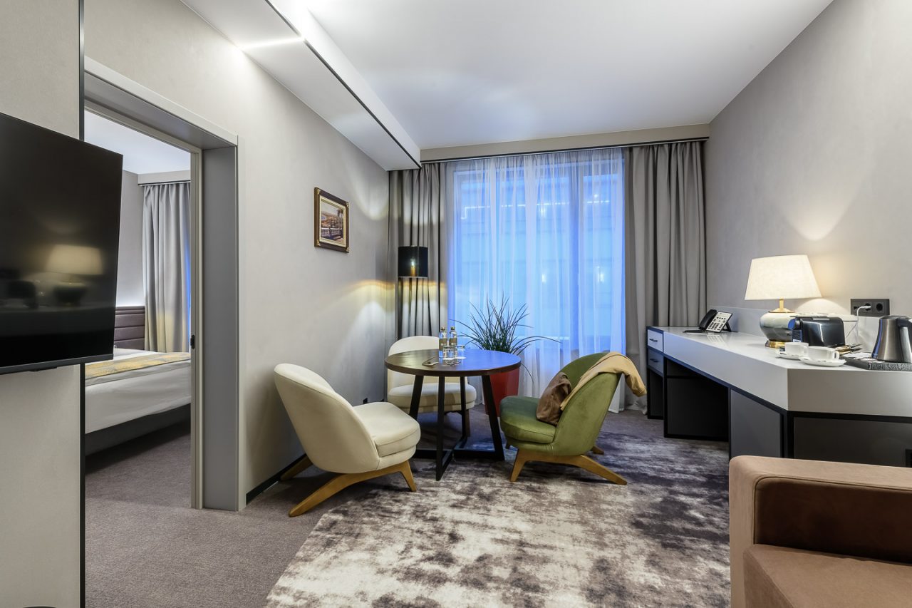 De Luxe (Делюкс двухкомнатный с видом в атриум), Отель DOMINA Пулково