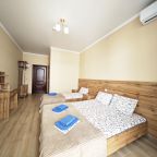 Трёхместный и более (Трехместный комфорт с балконом), Гостевой дом Сара