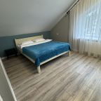 Четырехместный (Двух комнатный номер с двухспальной кроватью и двумя односпальными кроватями), Гостевой дом Бархат