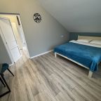 Четырехместный (Двух комнатный номер с двухспальной кроватью и двумя односпальными кроватями), Гостевой дом Бархат