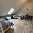 Четырехместный (Двух комнатный номер с двухспальной кроватью и двумя односпальными кроватями), Гостевой дом Бархат