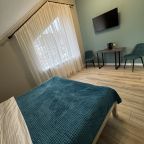 Четырехместный (Двух комнатный номер с двухспальной кроватью и двумя односпальными кроватями), Гостевой дом Бархат