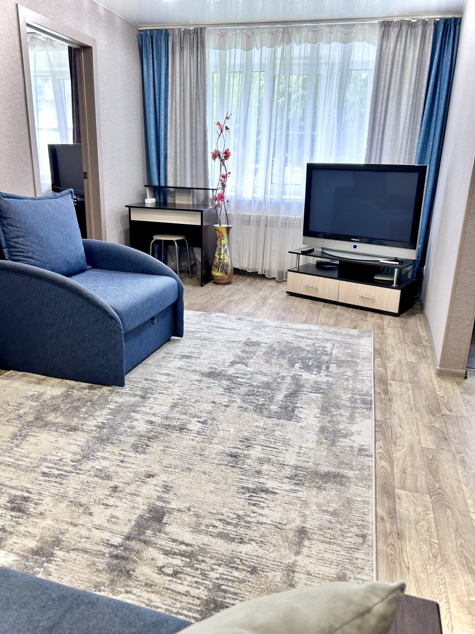 Трёхместный и более (Двухкомнатная квартира на Волжском Бульваре), Апартаменты Двухкомнатные на набережной