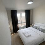 Квартира (MaxRealty24 рядом с метро Аминьевская), Апартаменты МаксРеалти24 Москва Очаковское ш.5 к.1