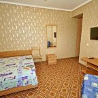 Четырехместный (Стандарт с балконом 4х-местный), Гостевой дом Уютный