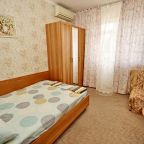 Семейный (Люкс 2х-комнатный с балконом 6-местный), Гостевой дом Уютный