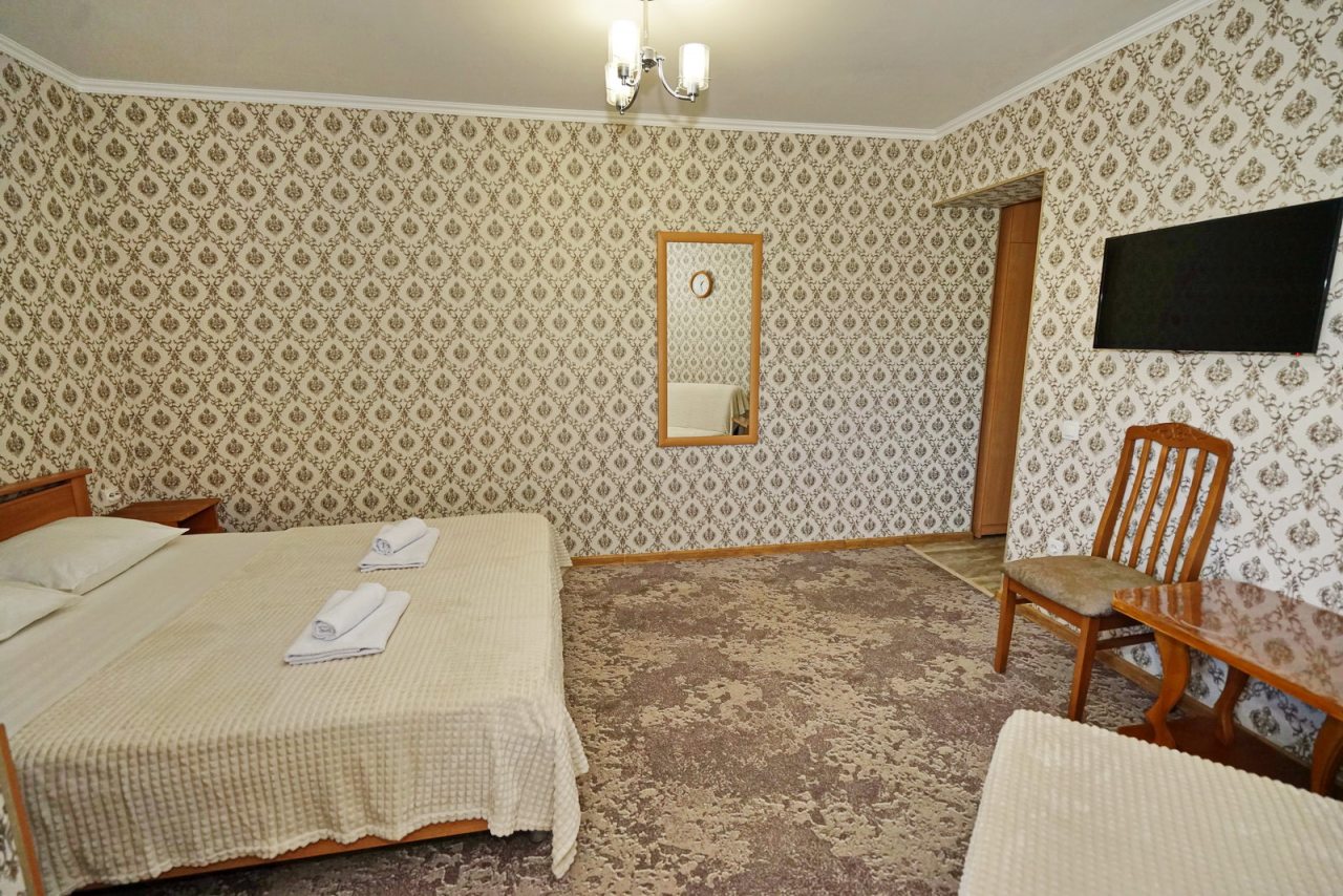 Четырехместный (Стандарт с балконом), Гостевой дом Уютный