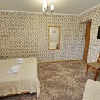 Четырехместный (Стандарт с балконом), Гостевой дом Уютный