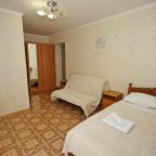 Четырехместный (Стандарт с балконом), Гостевой дом Уютный