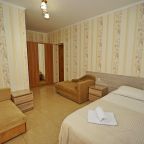 Четырехместный (Стандарт с балконом), Гостевой дом Уютный
