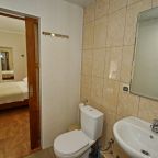 Четырехместный (Стандарт с балконом), Гостевой дом Уютный