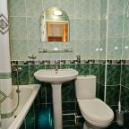 Четырехместный (Стандарт с балконом), Гостевой дом Уютный