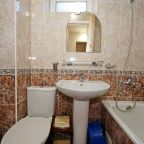 Трехместный (Стандарт с балконом), Гостевой дом Уютный