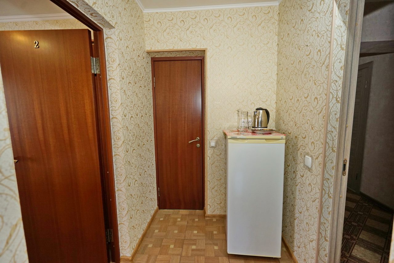 Семейный (Люкс 2х-комнатный с балконом 6-местный), Гостевой дом Уютный