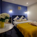 Домашние привитые питомцы до 25 см в холке (коты, небольшие собаки). Обязательное условие - соблюдение норм гигиены, предоставление документа на животное, финансовая ответственность за порчу имущества., Мини-отель СИМПЛ РУМС