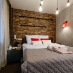 Домашние привитые питомцы до 25 см в холке (коты, небольшие собаки). Обязательное условие - соблюдение норм гигиены, предоставление документа на животное, финансовая ответственность за порчу имущества., Мини-отель СИМПЛ РУМС