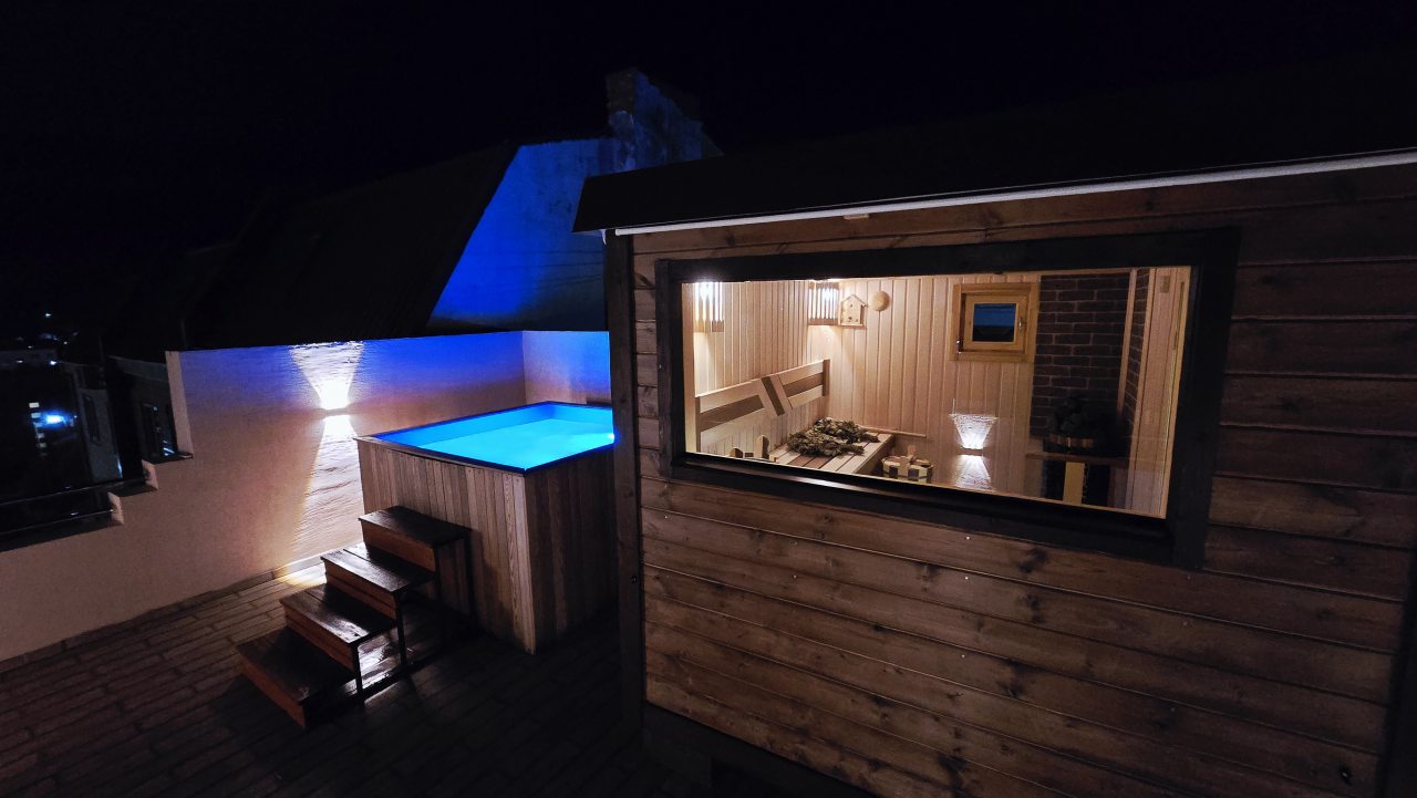 Сауна и подогреваемая купель с джакуззи