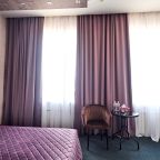 Номер уютно обставлен и оснащён необходимым, чтобы отдохнуть