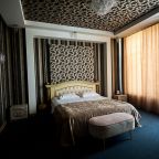 Номер уютно обставлен и оснащён необходимым, чтобы отдохнуть