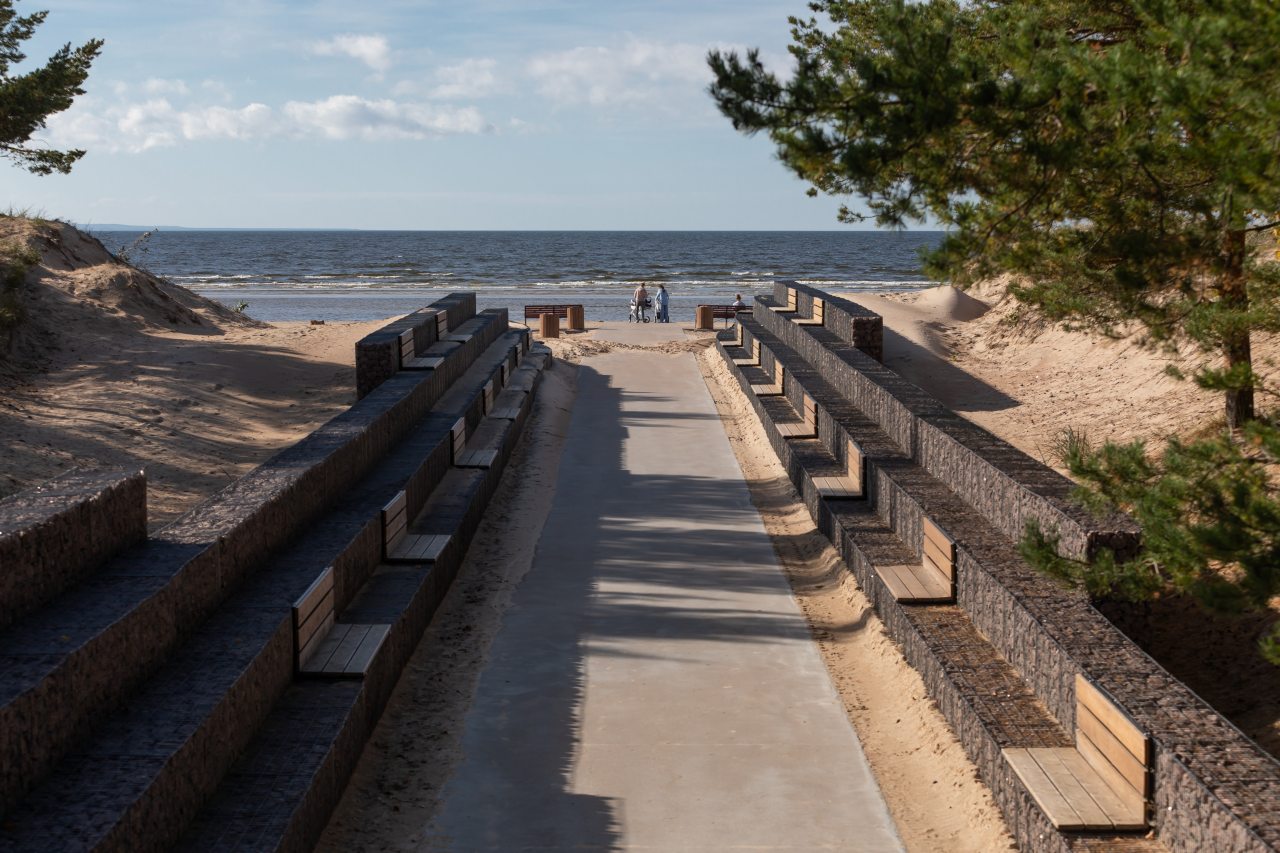 Городской пляж в 300 м. от отеля, Парк-Отель Лесная Ривьера