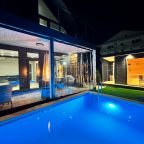 Бассейн с подогревом, Коттедж Grey Villas