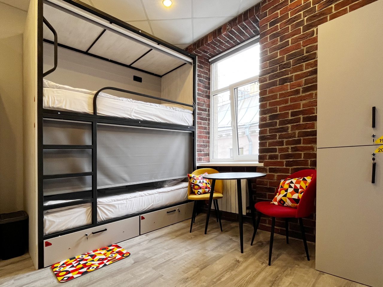 Восьмиместный Женский (Место), Хостел В Центре