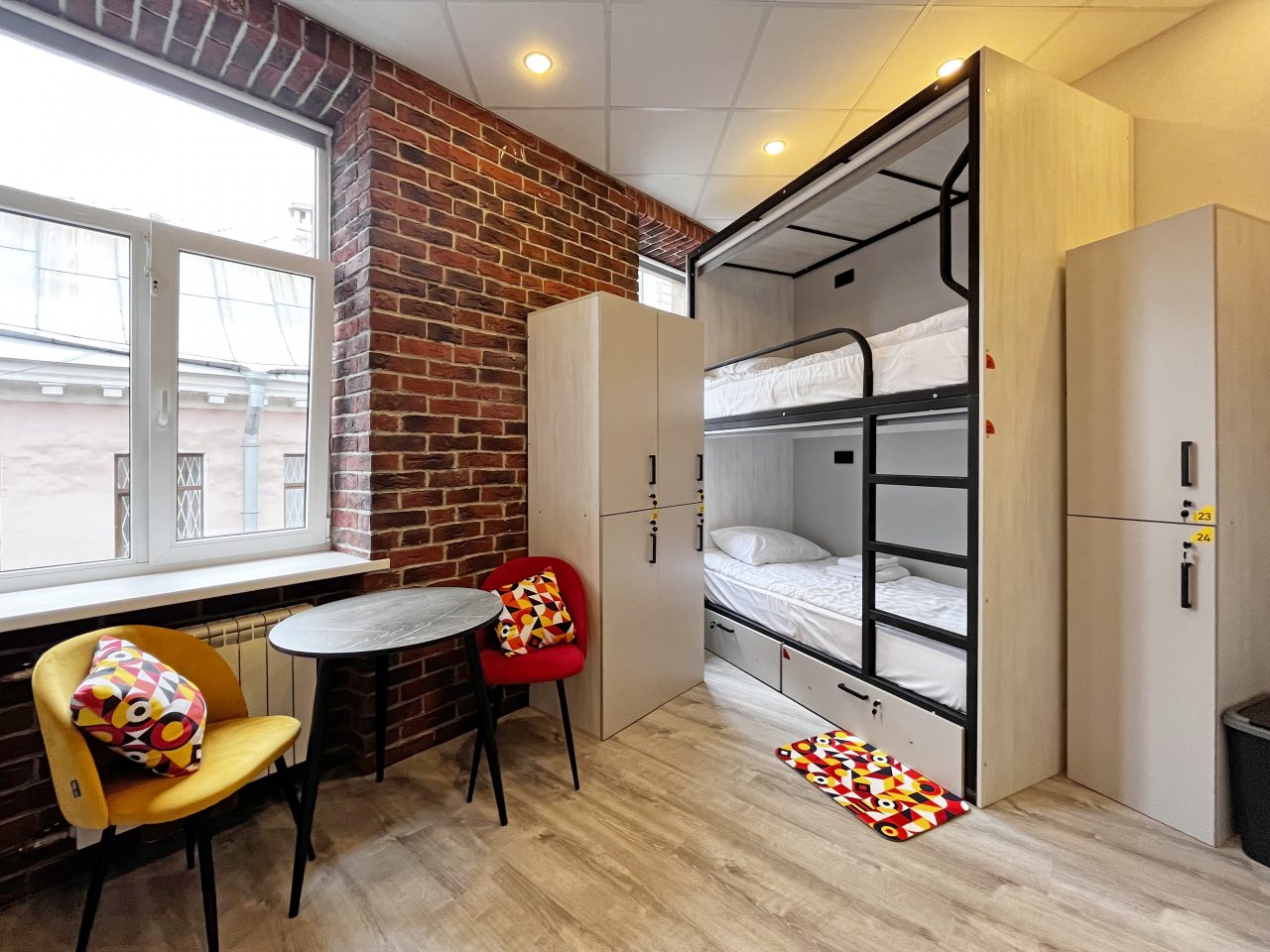 Восьмиместный Женский (Место), Хостел В Центре