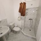 Трёхместный и более (Улучшенный номер с собственной ванной комнатой), Отель Замок у моря