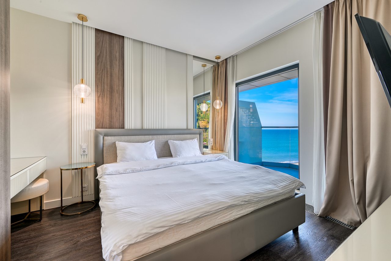 De Luxe (Delux), Апарт-отель На Лучезарной 1а