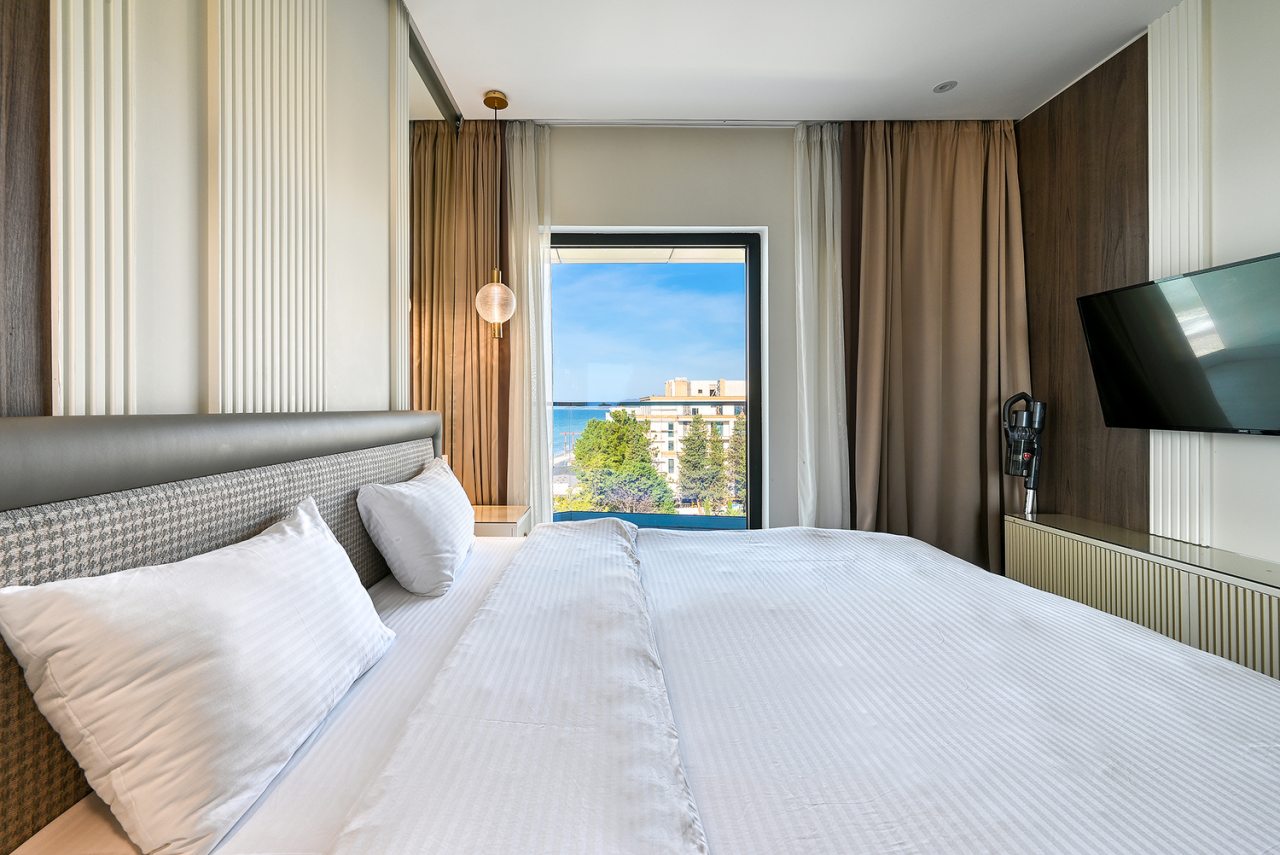 De Luxe (Delux), Апарт-отель На Лучезарной 1а