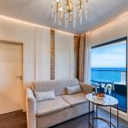 De Luxe (Delux), Апарт-отель На Лучезарной 1а