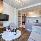 De Luxe (Delux), Апарт-отель На Лучезарной 1а