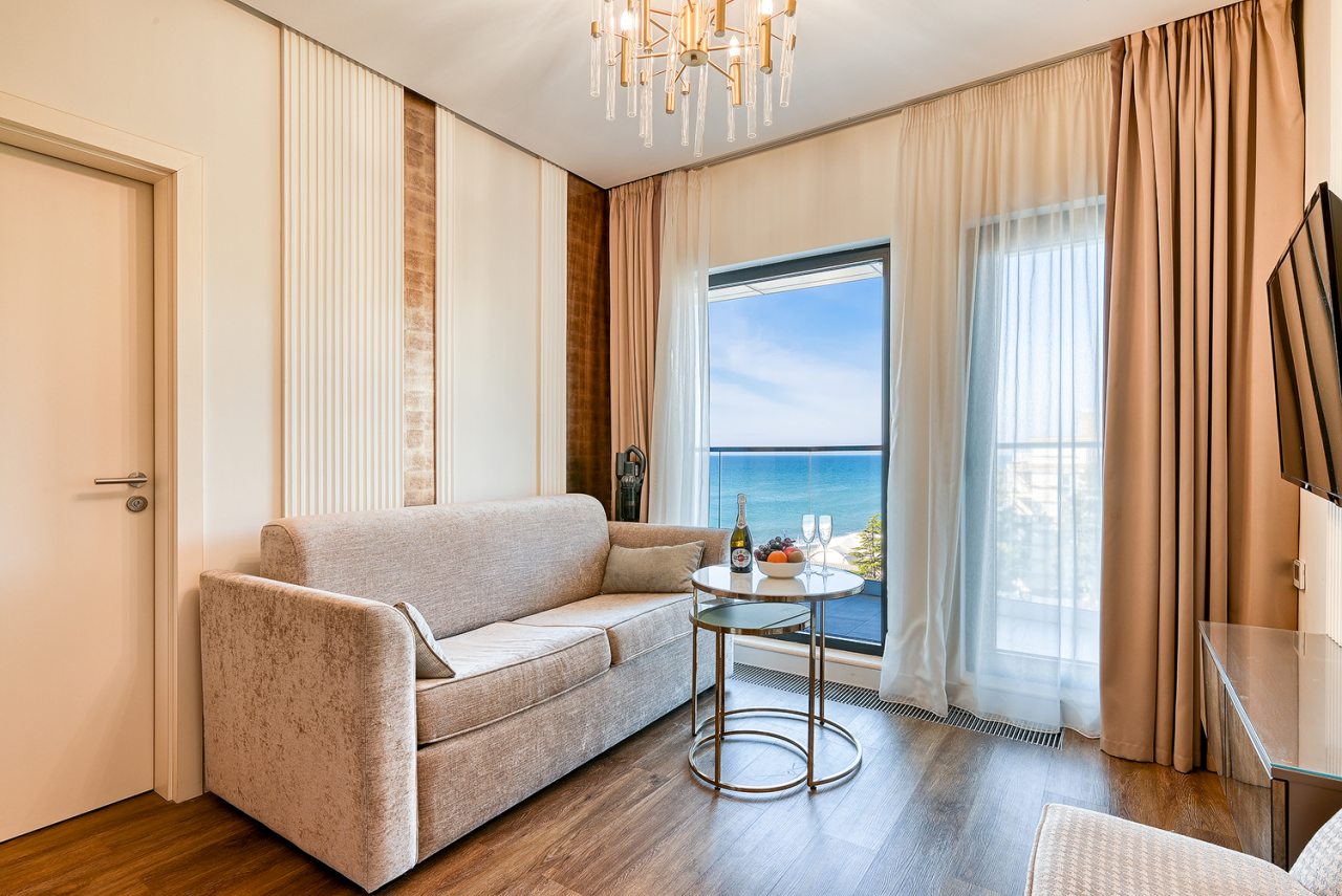 De Luxe (Delux), Апарт-отель На Лучезарной 1а