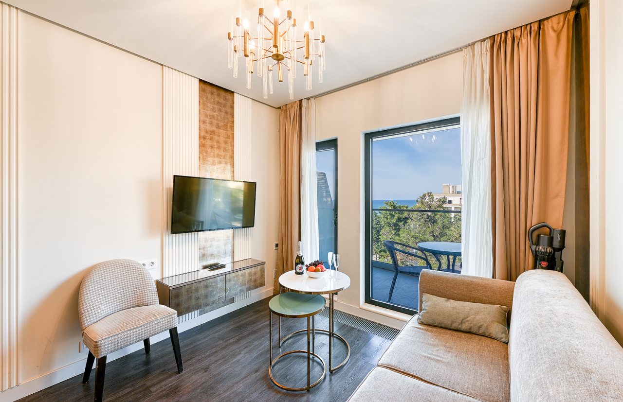 De Luxe (Delux), Апарт-отель На Лучезарной 1а