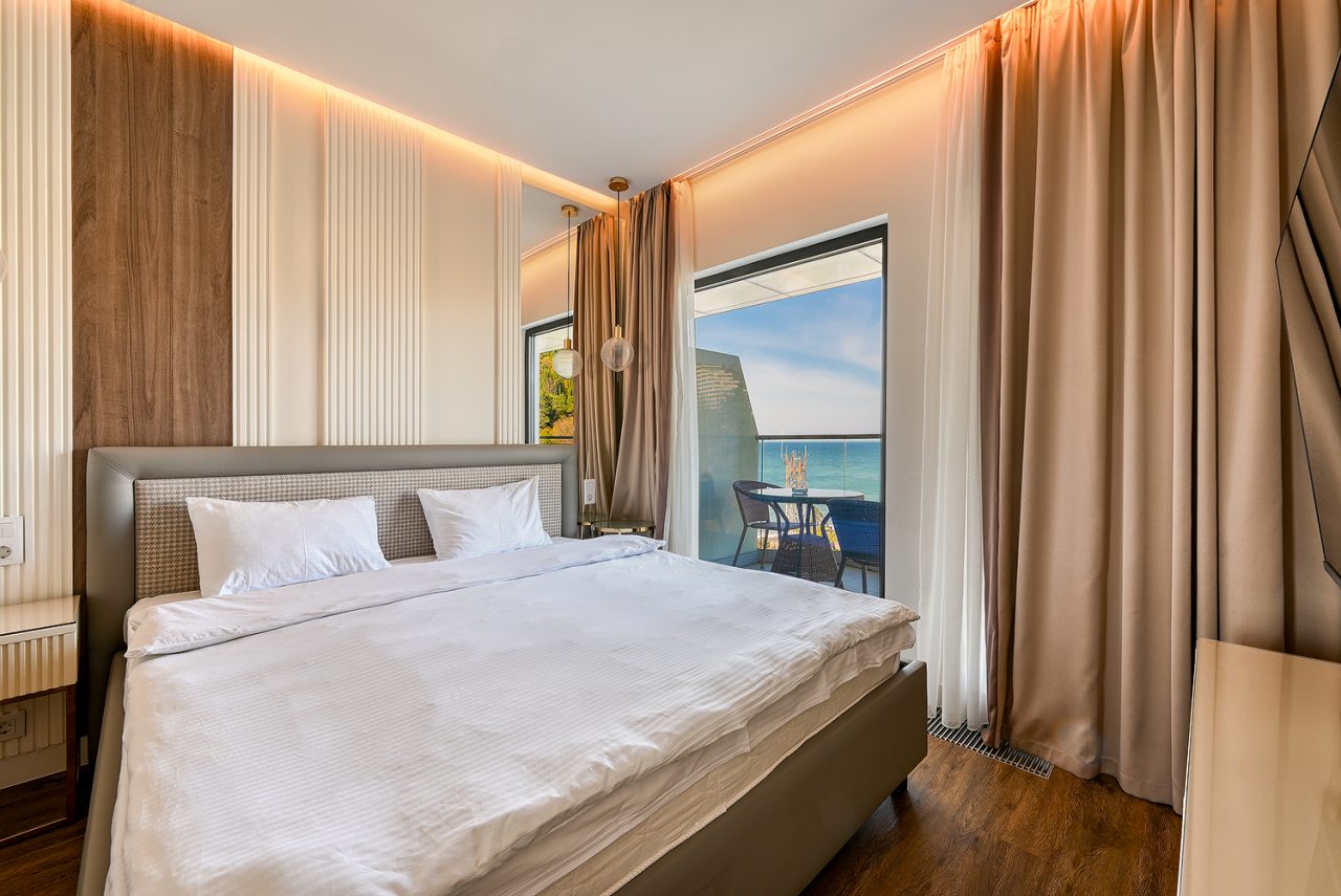 De Luxe (Delux), Апарт-отель На Лучезарной 1а