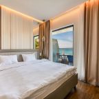 De Luxe (Delux), Апарт-отель На Лучезарной 1а