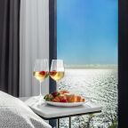 Студио (Студия с видом на море и бассейн 435), Апарт-отель На Лучезарной 1а