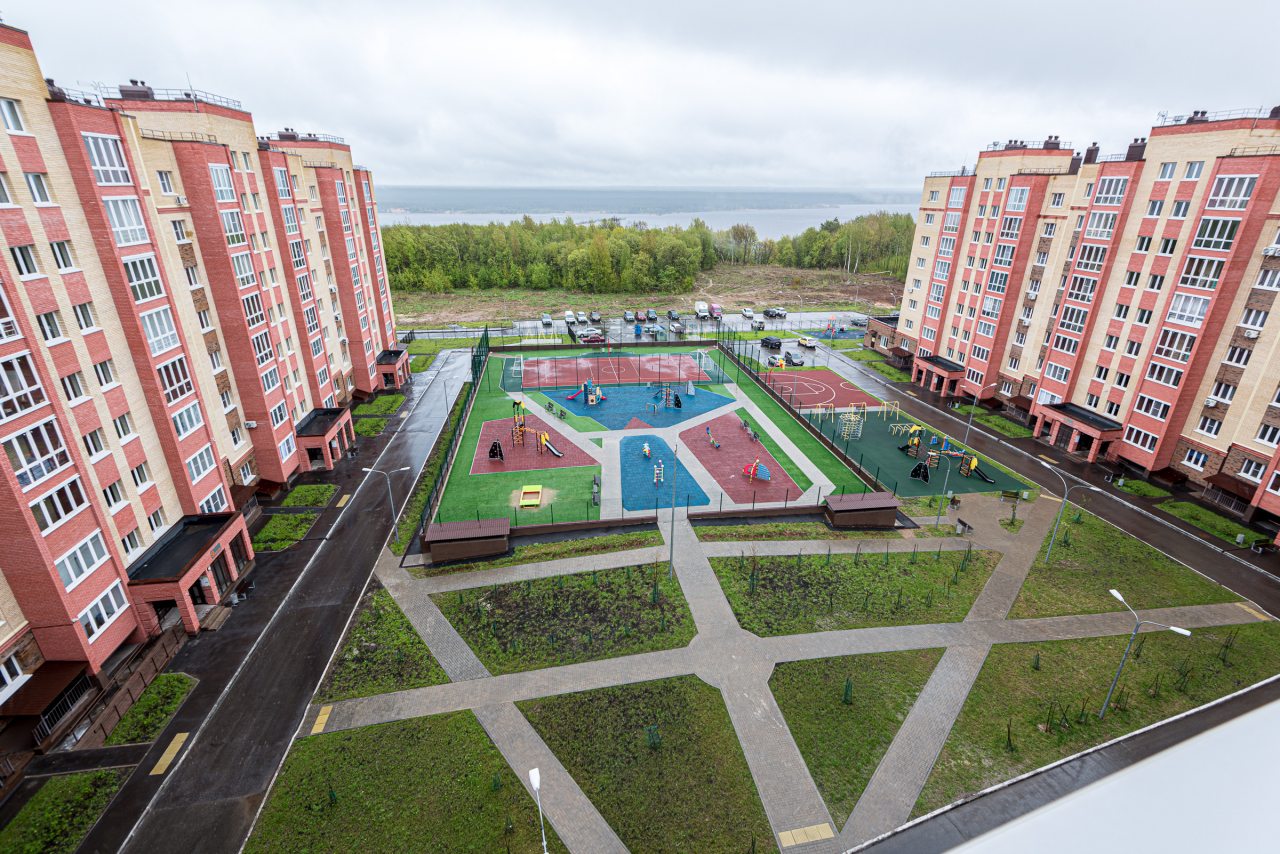 Детская площадка во дворе