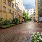 Восьмиместный (Квартира с балконом на Невский проспект), Апартаменты SivakApart на Невском 66