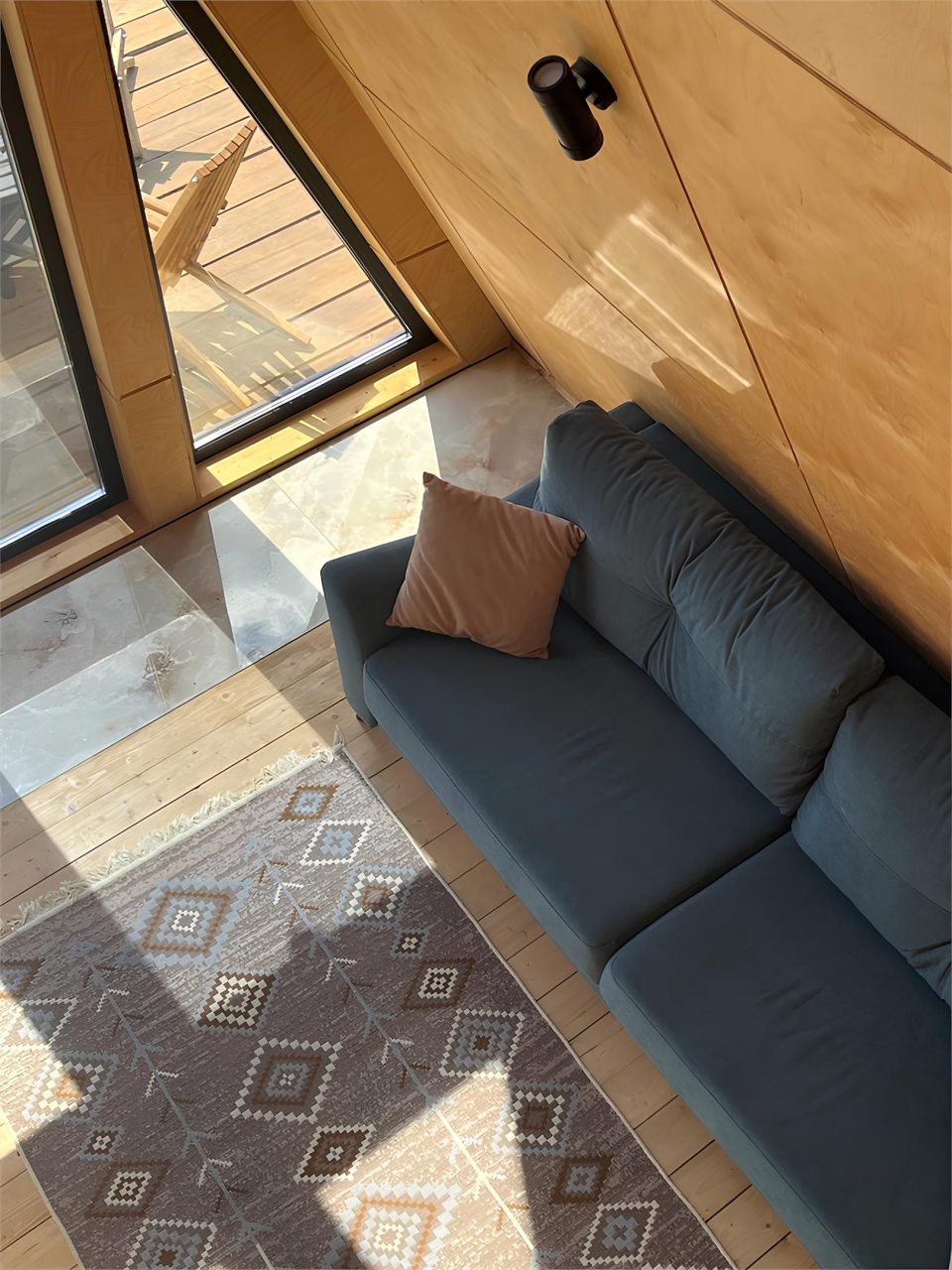 Дом (Family), Апарт-отель Вершина отдыха