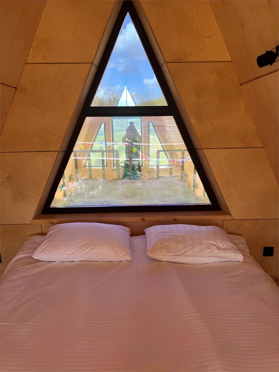 Дом (Family), Апарт-отель Вершина отдыха