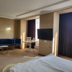 Полулюкс (Просторный шикарный номер), Отель Brut Hotel