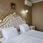 Полулюкс (Просторный шикарный номер), Отель Brut Hotel